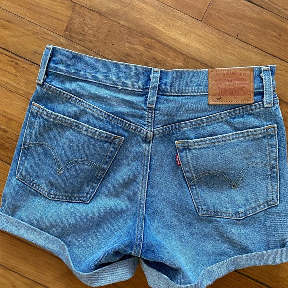 Like New Levis 501 high waisted shorts - Picture 3 of 3